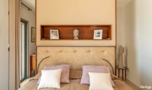 Tête de lit en bois massif d'un chantier à Pornic réalisée par les Ateliers Mellerin