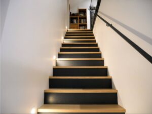 Escalier sur-mesure mélange de matières : métal et bois