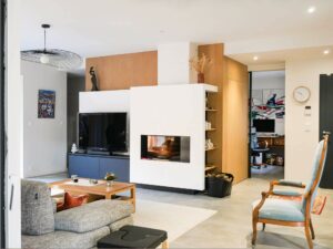 Agencement d'un salon haut de gamme avec du bois massif