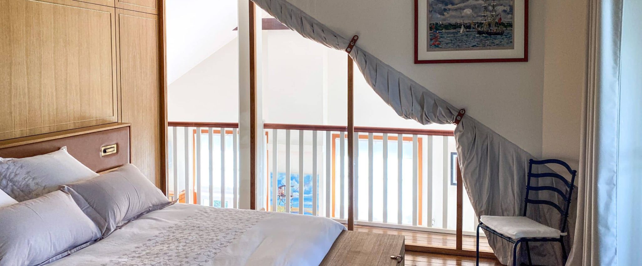 Verrière haut de gamme séparant la chambre et l'espace de vie à Saint-Brevin-les-Pins