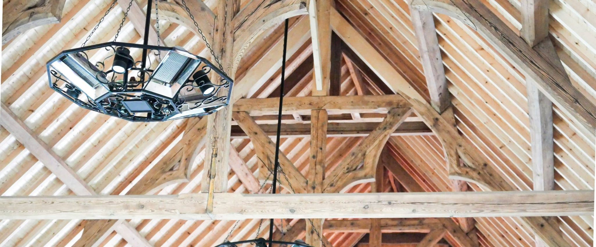 Charpente traditionnelle pour la rénovation de la Chapelle Saint-Anne à Saint-Michel-Chef-Chef