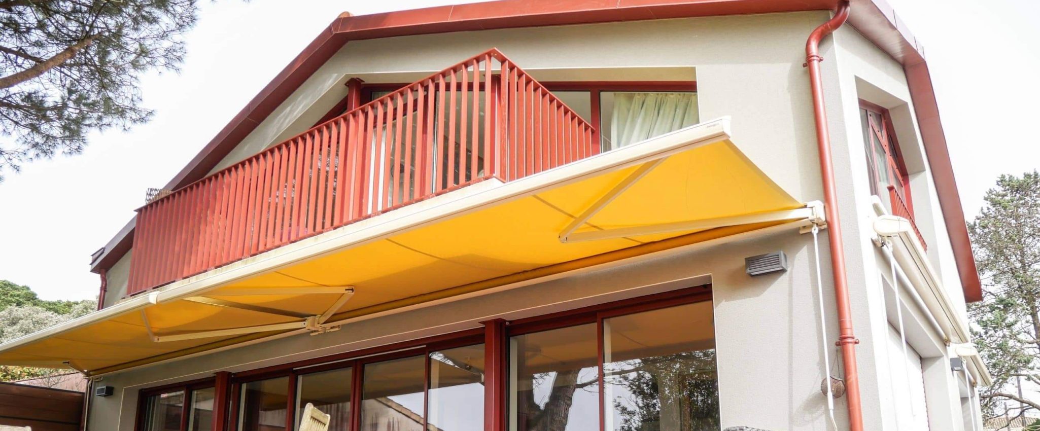 Store Banne installé sur la Côte de Jade pour protéger du soleil