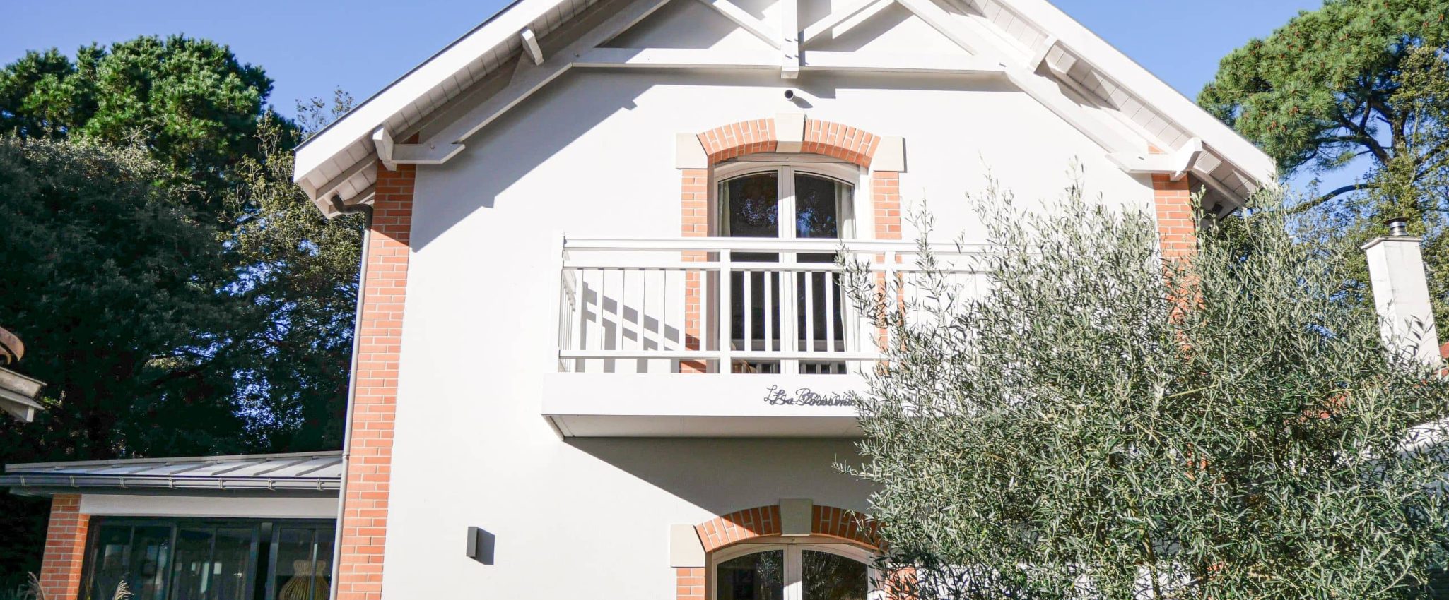 Balcon en bois massif