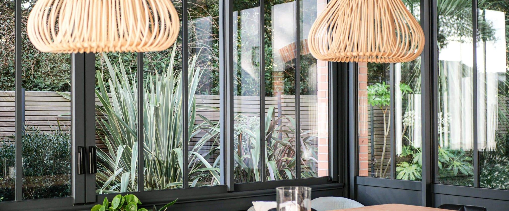 Salle à manger dans une verrière d'un chantier à Saint-Brevin-les-Pins