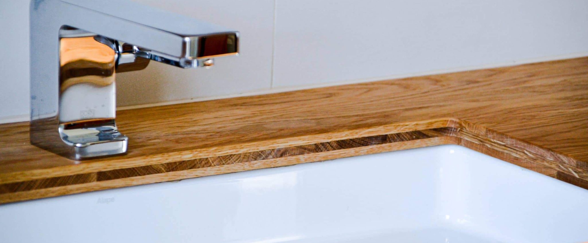 Salle de bains, meubles vasque en bois massif pour un chantier à Saint-Brevin-les-Pins