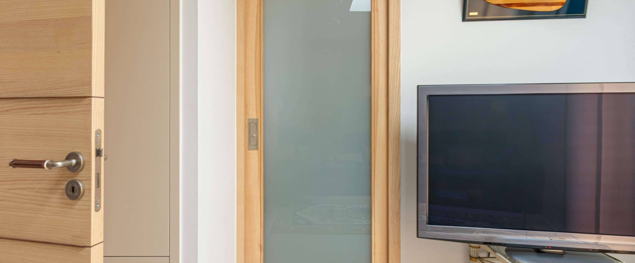 Porte en bois massif d'un chantier à Saint Brevin Les Pins