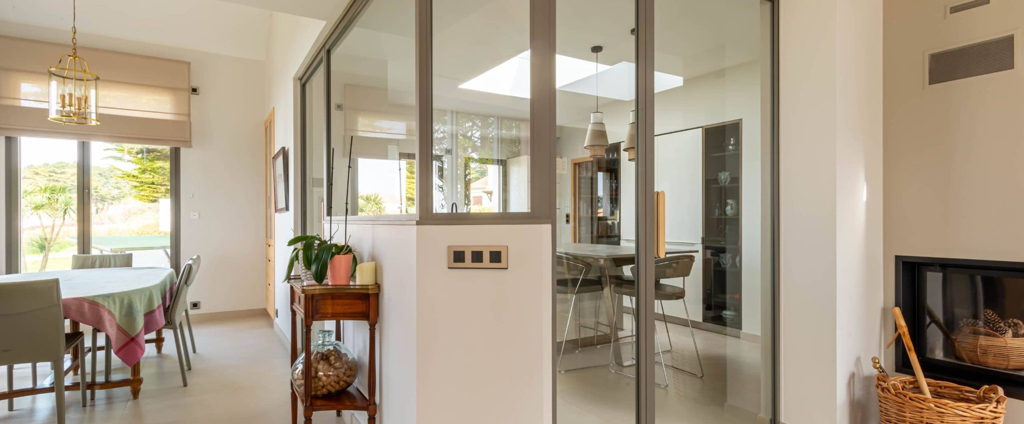 Verrière de cuisine, agencement intérieur porte fermée d'un chantier à Saint-Brevin-les-Pins