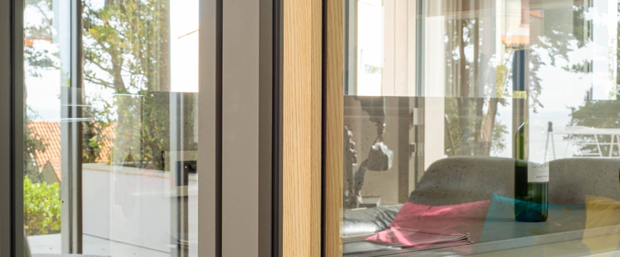 Verrière détails de poignée en bois massif à Saint-Brevin-les-Pins