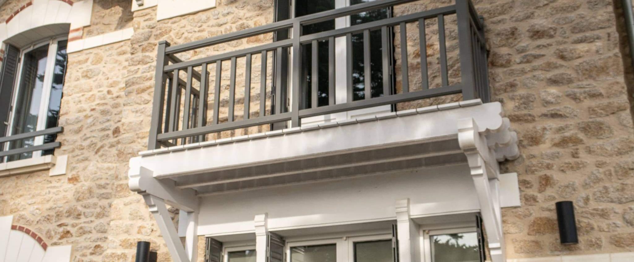 Garde corps en bois d'un chantier à La Baule