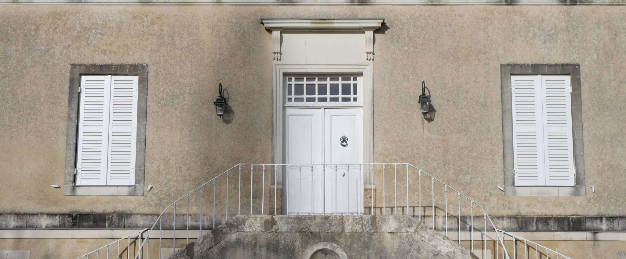 Volet en bois rénovés et posés à Saint-Père-en-Retz