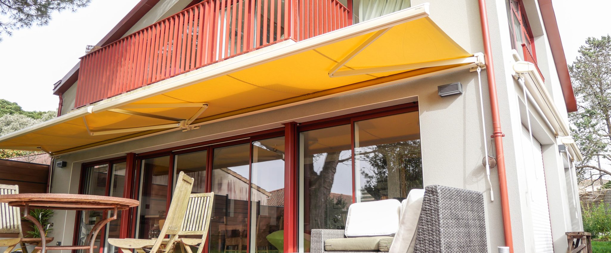 Store Banne installé sur la Côte de Jade pour protéger du soleil