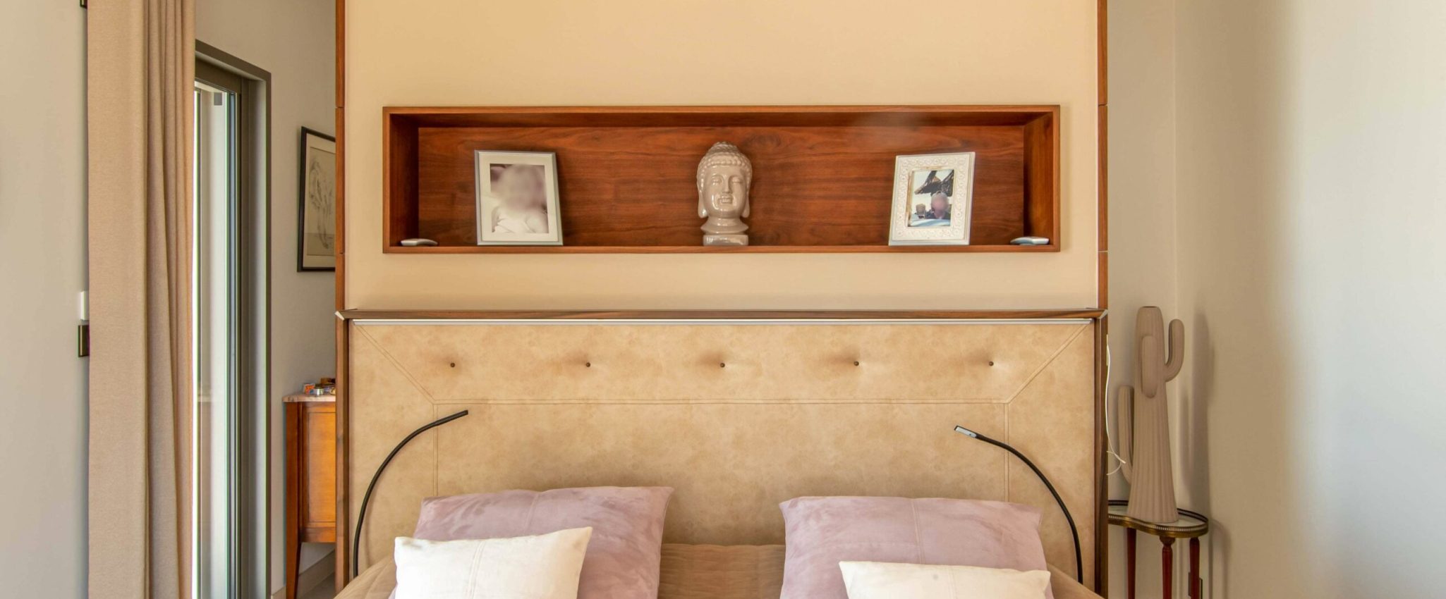 Tête de lit en bois massif d'un chantier à Pornic réalisée par les Ateliers Mellerin